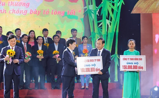 Nghệ An: 300 đơn vị, cá nhân đăng ký ủng hộ tết vì người nghèo