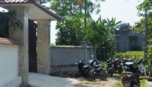 Gia đình nạn nhân. Ảnh Xuân Thủy