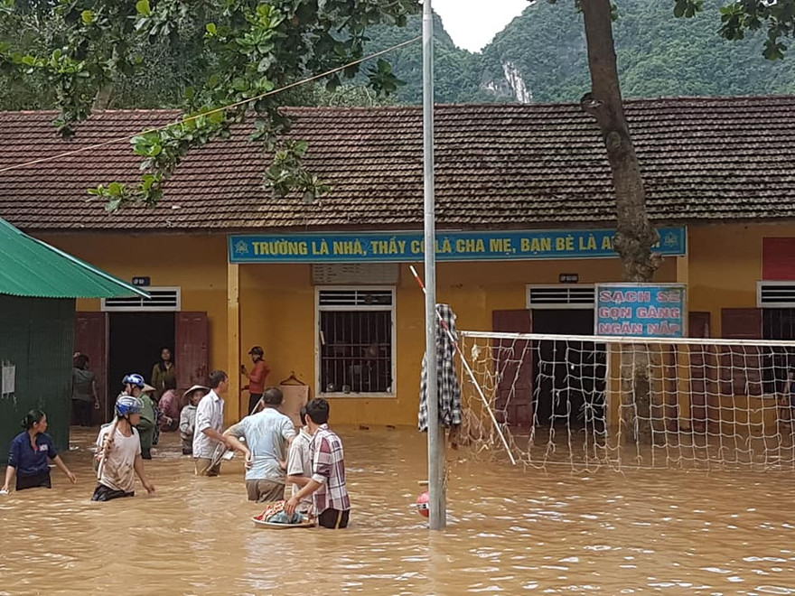 Sau mưa lũ, thầy trò miền núi Nghệ An lo âu ngày đến lớp