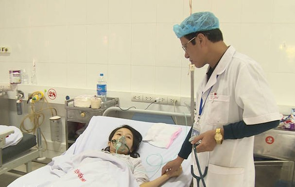 Đốt than sưởi ấm, 4 người trong gia đình thương vong