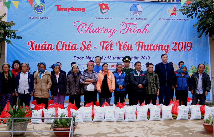 Ấm áp 'Xuân chia sẻ - Tết yêu thương 2019' ở biên giới Việt - Lào
