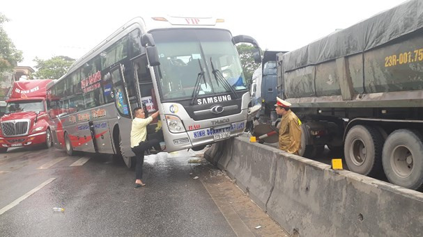 Hiện trường vụ tai nạn. Ảnh Việt Hùng.