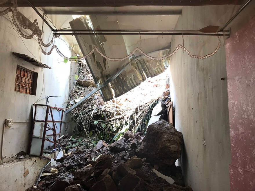 Đất đá cao trăm mét đổ sập vùi lấp nhà dân ở Nghệ An