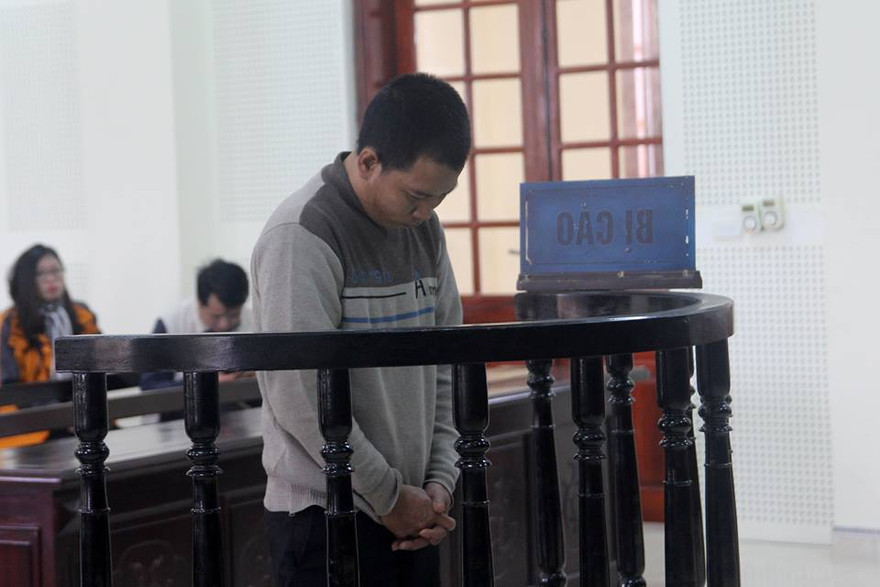 Bị cáo trước vành móng ngựa