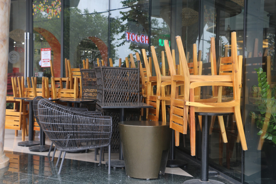 Nghệ An: Bất chấp ‘lệnh cấm’, nhiều quán cà phê mở cửa đón khách