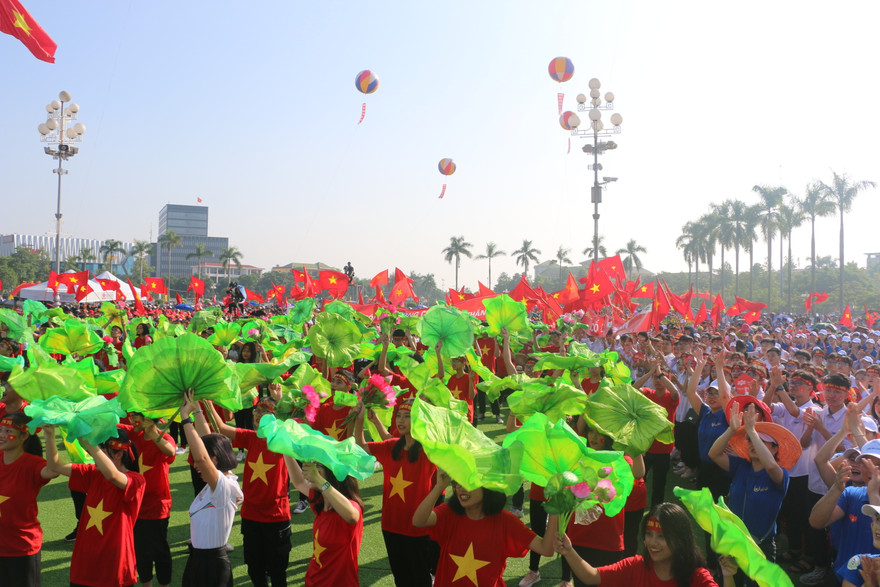 Giây phút vỡ òa cảm xúc tại quê nhà quán quân Đường lên đỉnh Olympia 2019