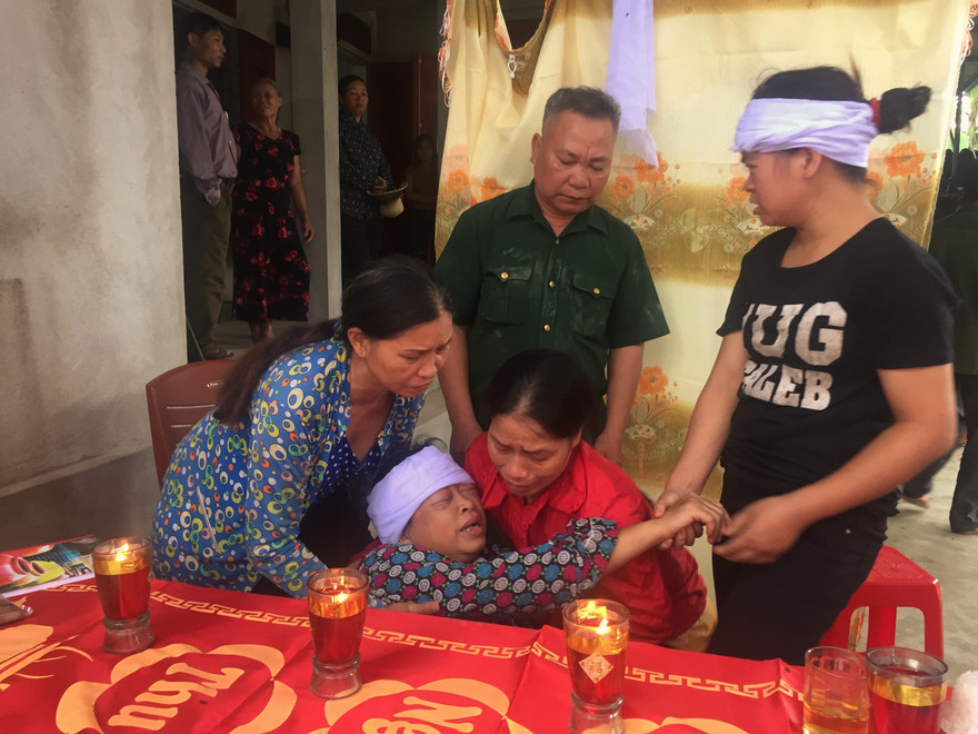 Xóm nghèo nơi 3 học sinh đuối nước tử vong buồn trĩu đại tang 