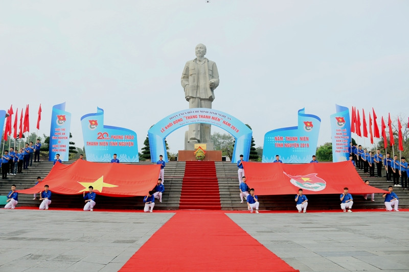 Ấn tượng Lễ phát động Tháng thanh niên 2019 nhìn từ Flycam của Tỉnh đoàn Nghệ An