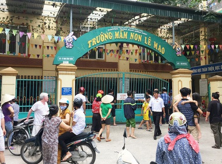 Trường mầm non phát hoả giữa trưa, phụ huynh nháo nhác đến đón con
