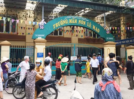 Trường mầm non phát hoả giữa trưa, phụ huynh nháo nhác đến đón con