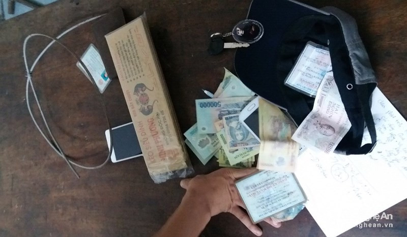 Tang vật vụ án. Ảnh Khánh Linh