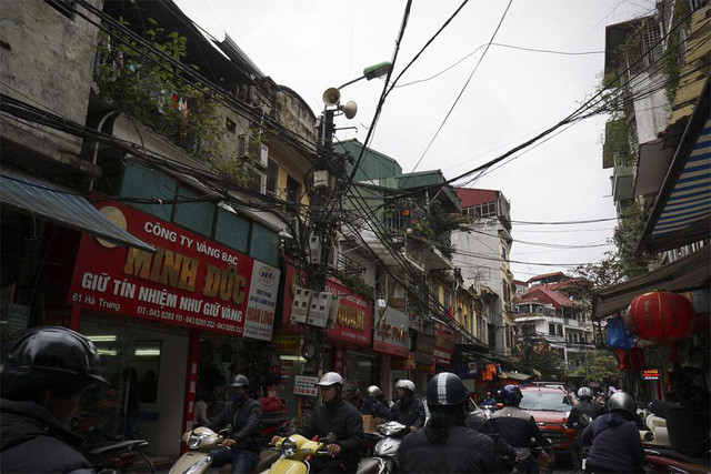 “Rác trời” khu vực phố cổ sẽ sớm được hạ ngầm?