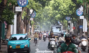Việt Nam chuyển taxi chạy xăng dầu sang điện: Bài học, kinh nghiệm các nước thế nào?