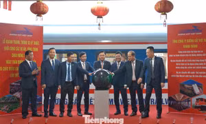 Khánh thành công trình hiện đại hóa toa xe đường sắt
