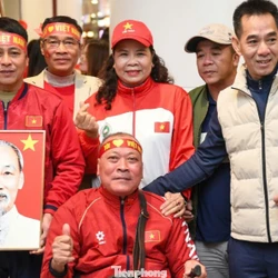 Cổ động viên đặc biệt và hành trình 14 năm đồng hành cùng đội tuyển Việt Nam