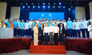 Sở hữu đội hình trị giá 8 triệu euro, HLV Vũ Hồng Việt nói lực lượng Thép Xanh Nam Định vẫn chưa dày