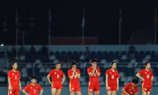 HLV Mai Đức Chung: 'Tuyển nữ Việt Nam xứng đáng chiến thắng, nhưng quyết định sai đã phá hỏng tất cả'