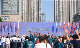 Các đoàn thể thao đã tới Thái Lan, và những rắc rối nảy sinh