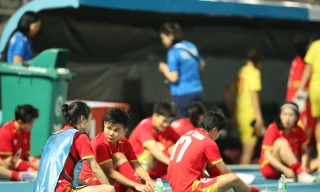 SEA Games 33: ĐT nữ Việt Nam phải mua đồ ăn thêm, đi hơn 4 tiếng mới tới sân tập