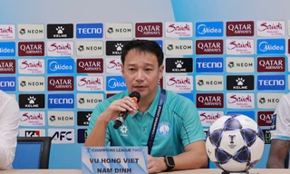 HLV Vũ Hồng Việt giải thích tại sao Thép Xanh Nam Định sử dụng dàn cầu thủ ngoại trong trận thắng Ratchaburi