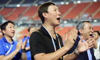 Giành huy chương Vàng SEA Games 33, HLV Kim Sang-sik lập kỷ lục chưa từng có
