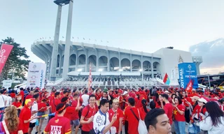 Người hâm mộ nhuộm đỏ Ramjamangala, tiếp lửa cho U22 Việt Nam