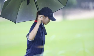 Tinh thần 'vượt nắng thắng mưa' của các golfer Giải Vô địch Golf Quốc gia - Gia Lai 2025 