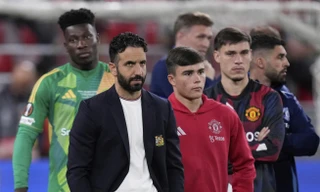 Grimsby Town sai phạm, nhưng MU vẫn bị loại khỏi Cúp Liên đoàn