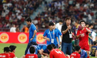 Truyền thông Hàn Quốc đánh giá HLV Kim Sang-sik cao hơn Shin Tae-yong