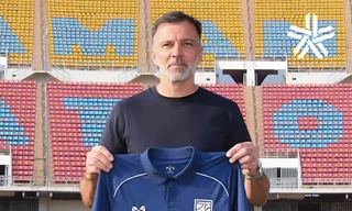 Tân HLV đội tuyển Thái Lan: Từ gã nghiện rượu đến niềm hy vọng của một nền bóng đá