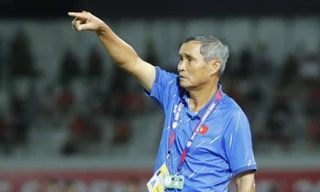 HLV Mai Đức Chung cảm ơn NHM, Bích Thùy rơi nước mắt sau trận thua Australia