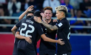 Tuyển Thái Lan thắng nhọc trong ngày Theerathon Bunmathan ghi bàn