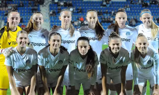 HLV đội bóng Europa League dính án tù vì lén quay cảnh học trò tắm