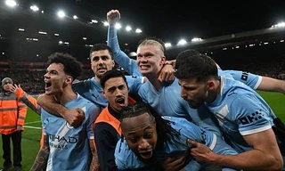 Ngược dòng đánh bại Liverpool, Man City tiếp tục bám đuổi Arsenal