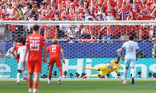 Trực tiếp Na Uy vs Pháp 1-3 (H2): Penalty cho Na Uy, nhưng Larsen sút quá hiền
