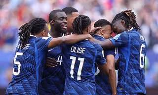 Trực tiếp Pháp vs Iraq 1-0 (hết H1): Hiệp 1 kết thúc