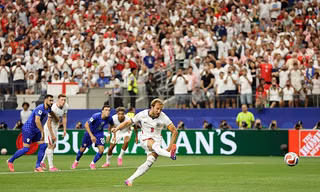Trực tiếp Anh vs Croatia 1-0 (H1): Vào!!! Harry Kane ghi bàn trên chấm 11m