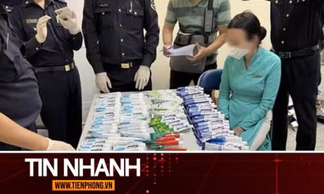 TIN NHANH: Ai đã bỏ ma túy vào vali đưa 4 tiếp viên Vietnam Airlines xách về Việt Nam?