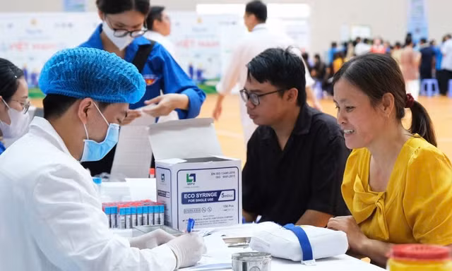 Khám sàng lọc miễn phí cho hàng nghìn công nhân 