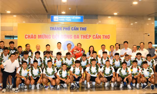 Sau 3 năm vắng bóng, bóng đá chuyên nghiệp trở lại Cần Thơ