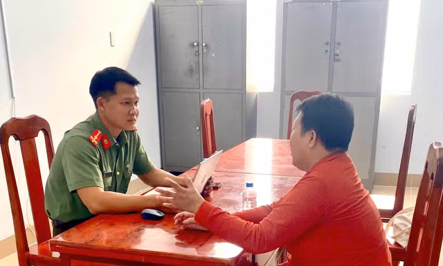 Công an làm việc một phụ nữ 'lên đồng' xem gia đạo