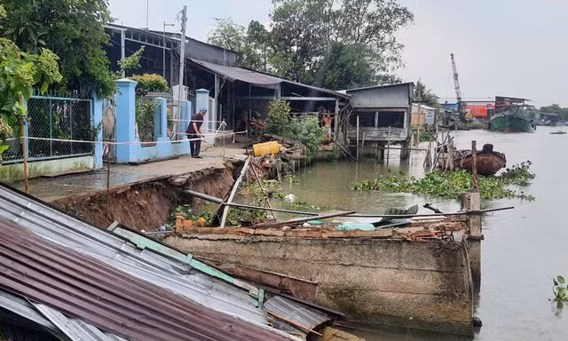 Những tuyến đê ‘báo động’