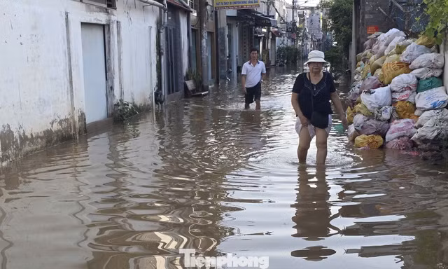 Bến Ninh Kiều ở Cần Thơ lại ngập
