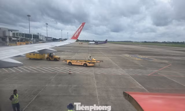 Phân tích các phương án di dời trung tâm hành chính và sân bay Cần Thơ, dựa trên hiệu quả kinh tế, môi trường và lợi ích lâu dài của người dân.