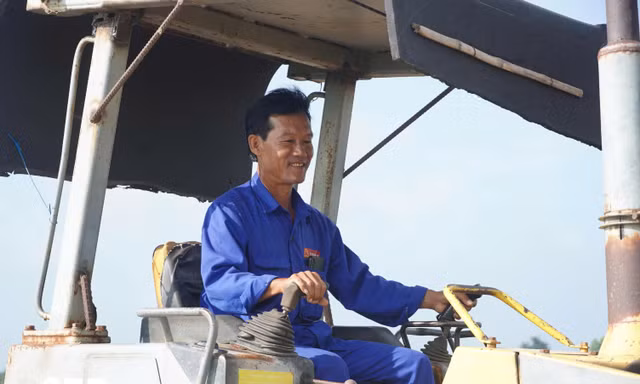 Xuyên lễ bám công trường dự án cao tốc miền Tây