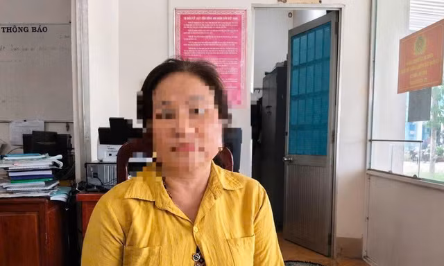 Bà P bán vàng lấy tiền cho con riêng, dựng hiện trường giả báo trộm để che giấu, bị phạt hành chính vì báo tin giả không đúng sự thật đến công an.