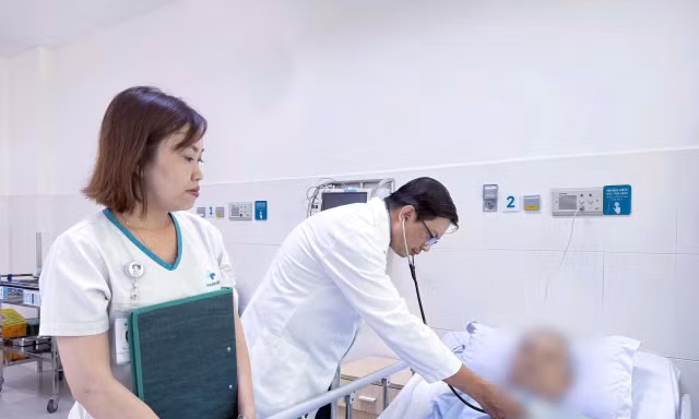 Cụ ông 75 tuổi vượt ‘cửa tử’ sau ca đại phẫu tim kéo dài 5 tiếng