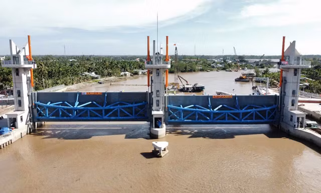 Dự án kiểm soát nguồn nước bờ Nam sông Hậu giai đoạn 1 và 2 giúp giảm thiểu hạn mặn, ngập úng, nâng cao sản xuất và đời sống người dân TP Cần Thơ.