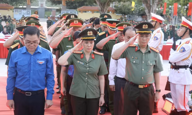 Tuổi trẻ An Giang thắp nến tri ân các Anh hùng liệt sĩ