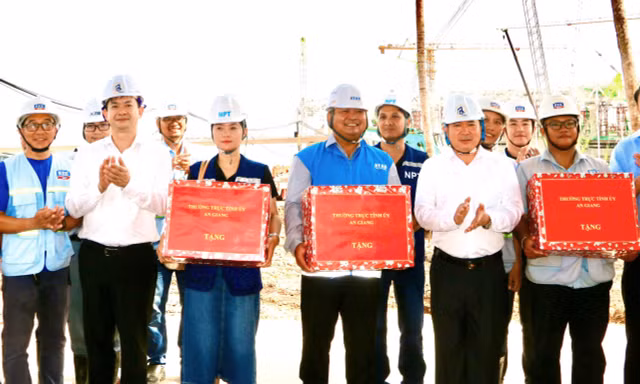 15.500 người làm xuyên lễ trên công trường APEC ở Phú Quốc